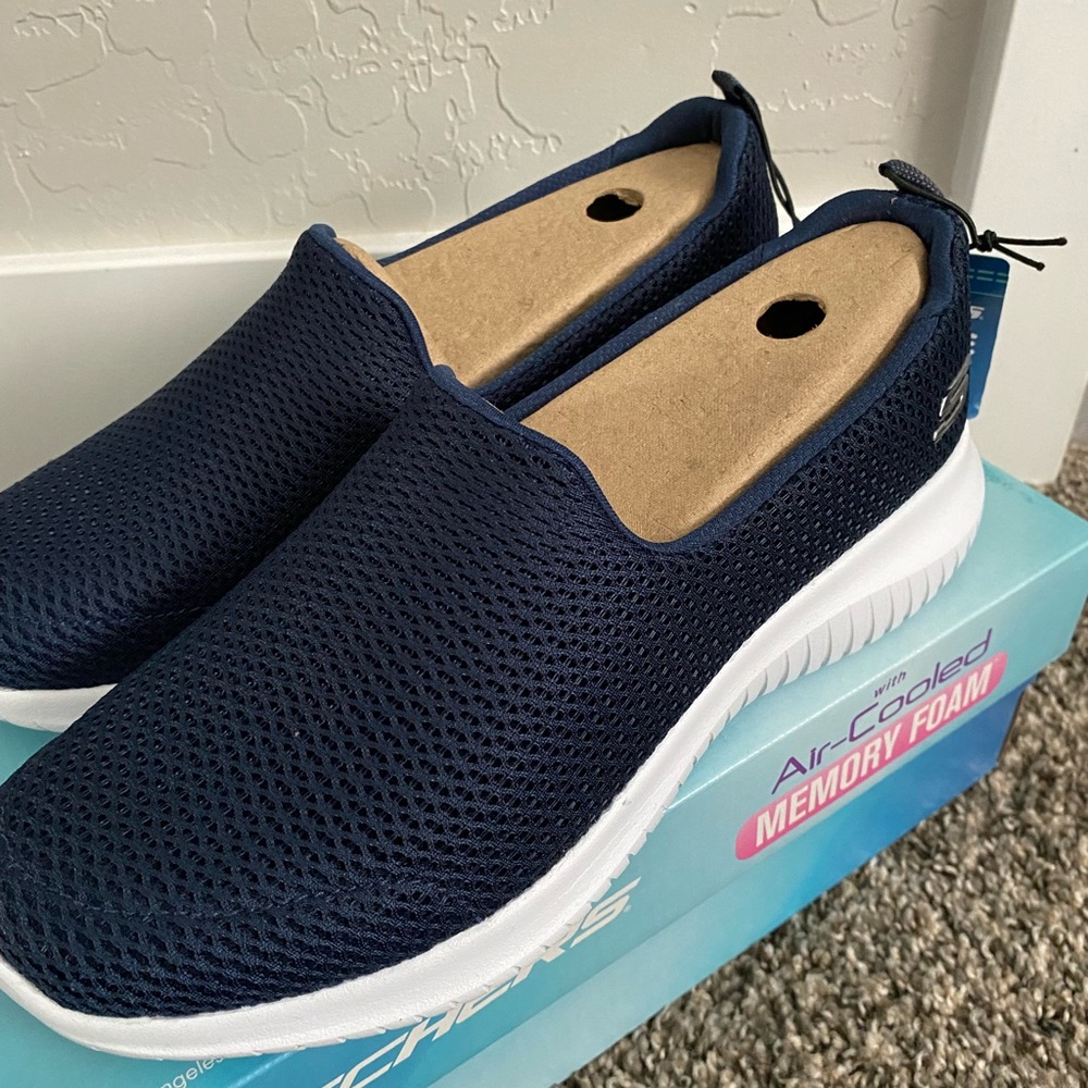 💥SOLD💥NWT- SlipOn Skechers